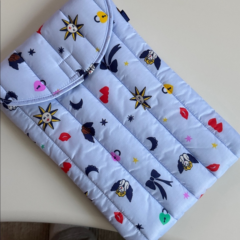 BAGGU puffy laptop sleeve angels